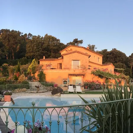 Un Petit Paradis En Provence بيت ضيافة *