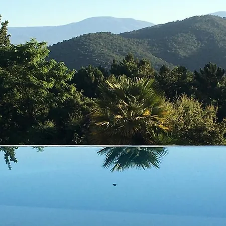 Un Petit Paradis En Provence *