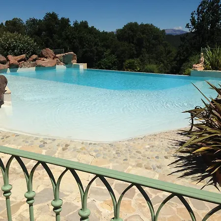 Un Petit Paradis En Provence