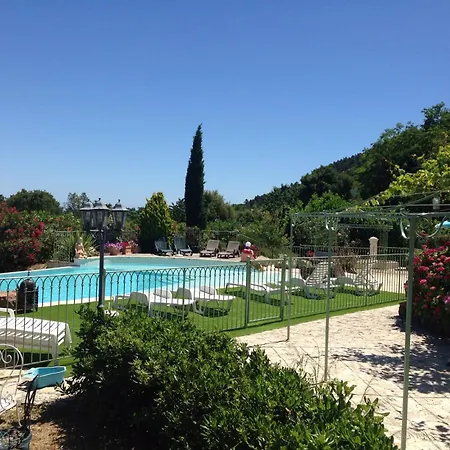 Un Petit Paradis En Provence *